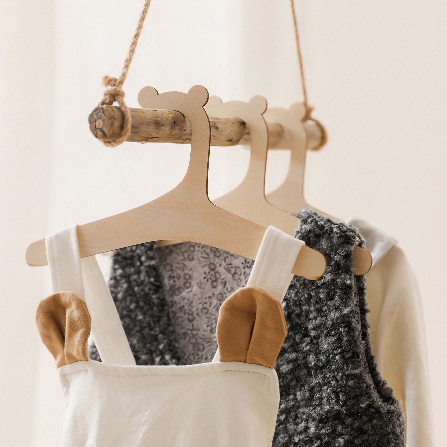 5/10pcs Wooden Baby Hangers Ki - đánh giá và giá Baby Clothing Hanging Rack