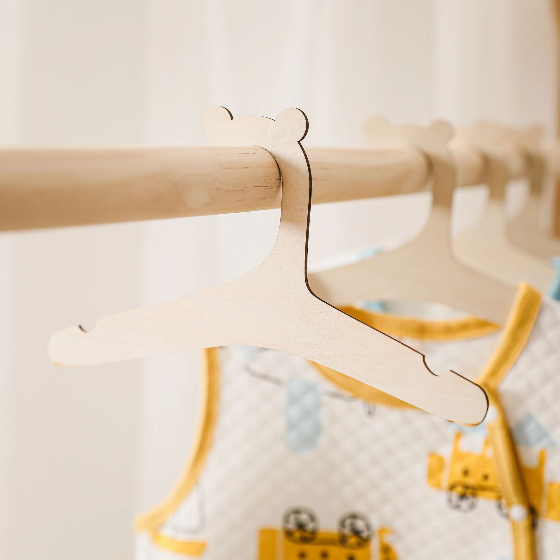5/10pcs Wooden Baby Hangers Ki - đánh giá và giá Baby Clothing Hanging Rack